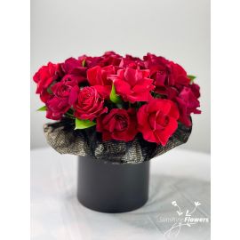 Red spray roses  in a box